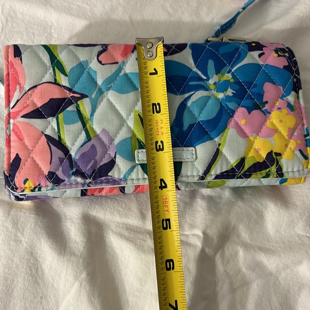 Vera Bradley Trifold Clutch with matching zip pouch - Picture 8 of 10